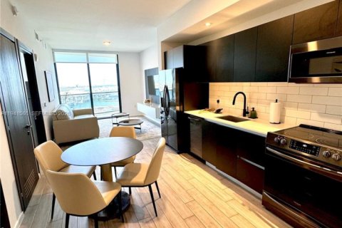 Condo in Miami, Florida, 1 bedroom  № 2061138 - photo 13