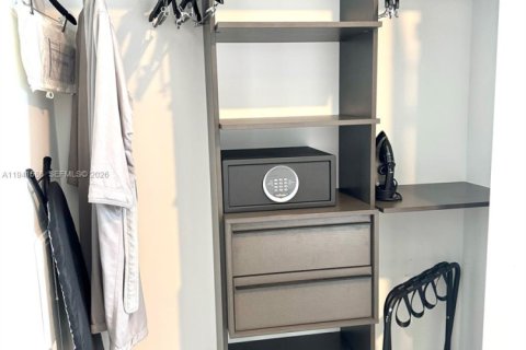 Condo in Miami, Florida, 1 bedroom  № 2061138 - photo 25