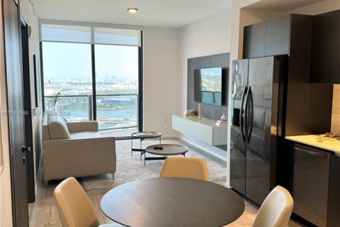 Condo in Miami, Florida, 1 bedroom  № 2061138 - photo 15