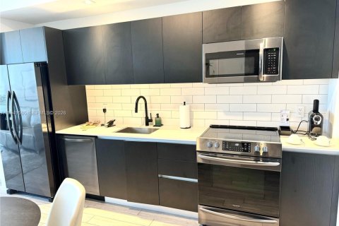 Condo in Miami, Florida, 1 bedroom  № 2061138 - photo 16