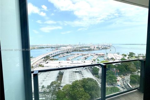Condo in Miami, Florida, 1 bedroom  № 2061138 - photo 30