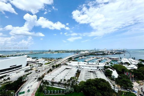 Condo in Miami, Florida, 1 bedroom  № 2061138 - photo 20