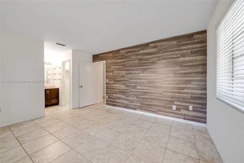 Condo in Miami, Florida, 2 bedrooms  № 1882593 - photo 20
