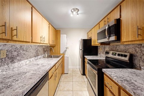 Condo in Miami, Florida, 2 bedrooms  № 1882593 - photo 10