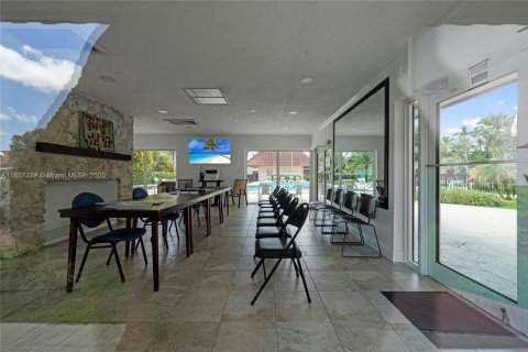Condo in Miami, Florida, 2 bedrooms  № 1882593 - photo 30