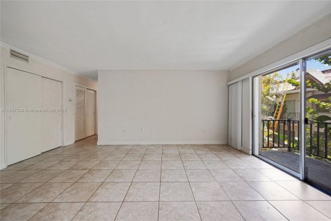 Condo in Miami, Florida, 2 bedrooms  № 1882593 - photo 9