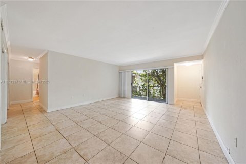 Condo in Miami, Florida, 2 bedrooms  № 1882593 - photo 5