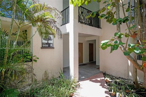 Condo in Miami, Florida, 2 bedrooms  № 1882593 - photo 1