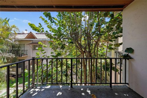 Condo in Miami, Florida, 2 bedrooms  № 1882593 - photo 26