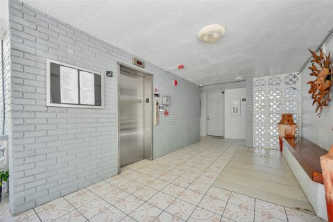 Condo in North Miami Beach, Florida, 2 bedrooms  № 1794846 - photo 25