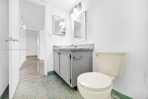 Condo in North Miami Beach, Florida, 2 bedrooms  № 1794846 - photo 18
