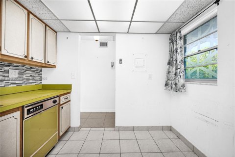 Condo in North Miami Beach, Florida, 2 bedrooms  № 1794846 - photo 5