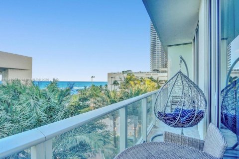 Condominio en venta en Hollywood, Florida, 1 dormitorio, 60.67 m2 № 2022383 - foto 13