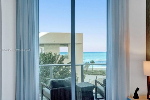 Condominio en venta en Hollywood, Florida, 1 dormitorio, 60.67 m2 № 2022383 - foto 28