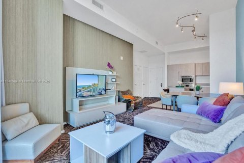 Condominio en venta en Hollywood, Florida, 1 dormitorio, 60.67 m2 № 2022383 - foto 6