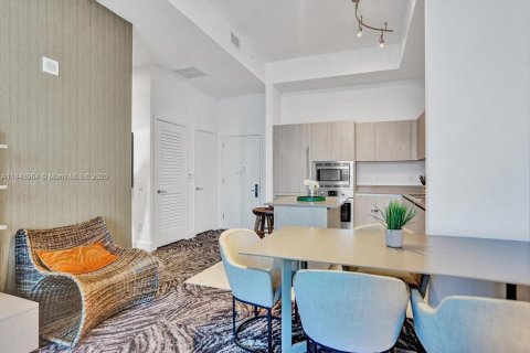 Condominio en venta en Hollywood, Florida, 1 dormitorio, 60.67 m2 № 2022383 - foto 15