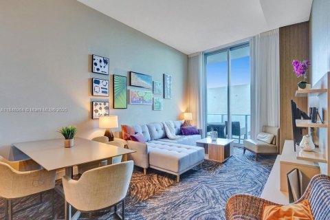 Condominio en Hollywood, Florida, 1 dormitorio  № 2022383