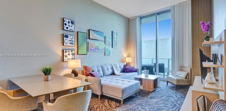 Condominio en Hollywood, Florida, 1 dormitorio  № 2022383