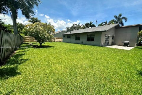 Снять в аренду виллу или дом в Пальметто-Бей, Флорида 3 спальни, 142.42м2, № 2002558 - фото 2