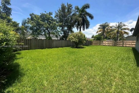 Снять в аренду виллу или дом в Пальметто-Бей, Флорида 3 спальни, 142.42м2, № 2002558 - фото 4