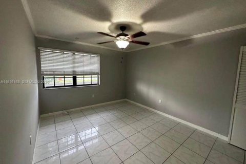 Снять в аренду виллу или дом в Пальметто-Бей, Флорида 3 спальни, 142.42м2, № 2002558 - фото 10