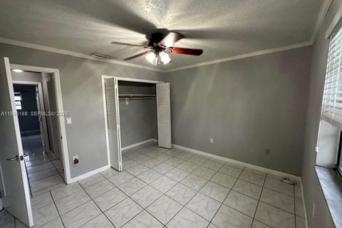 Снять в аренду виллу или дом в Пальметто-Бей, Флорида 3 спальни, 142.42м2, № 2002558 - фото 11