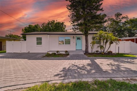 Villa ou maison à Tampa, Floride 3 chambres, 93.65 m2 № 2375629