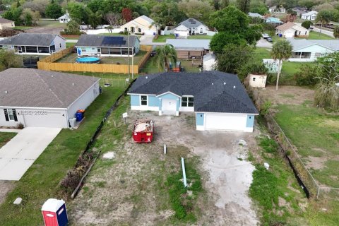 House in Vero Beach, Florida 3 bedrooms, 170.85 sq.m. № 2033744 - photo 11