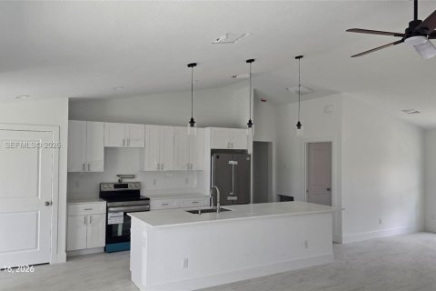 House in Vero Beach, Florida 3 bedrooms, 170.85 sq.m. № 2033744 - photo 2