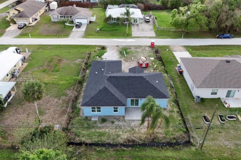 House in Vero Beach, Florida 3 bedrooms, 170.85 sq.m. № 2033744 - photo 9