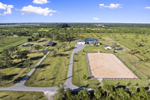 House in St. Lucie, Florida 3 bedrooms, 353.68 sq.m. № 2082645 - photo 17