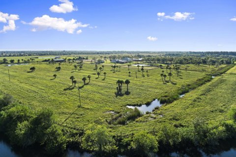 House in St. Lucie, Florida 3 bedrooms, 353.68 sq.m. № 2082645 - photo 6