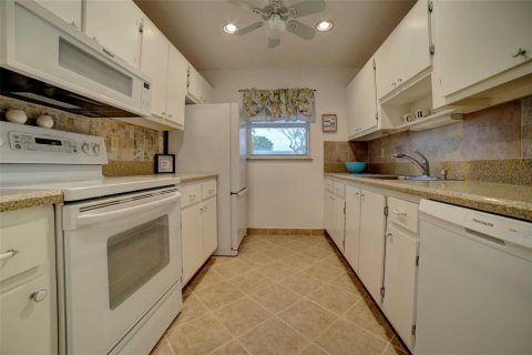 Condo in Boynton Beach, Florida, 2 bedrooms  № 2399632 - photo 6