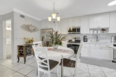 Copropriété à vendre à Deerfield Beach, Floride: 2 chambres, 82.4 m2 № 1977318 - photo 10