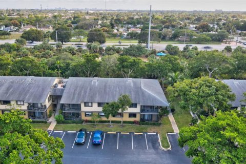 Copropriété à vendre à Deerfield Beach, Floride: 2 chambres, 82.4 m2 № 1977318 - photo 27