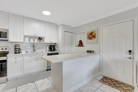 Copropriété à vendre à Deerfield Beach, Floride: 2 chambres, 82.4 m2 № 1977318 - photo 9