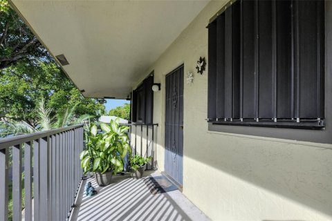Copropriété à vendre à Deerfield Beach, Floride: 2 chambres, 82.4 m2 № 1977318 - photo 4