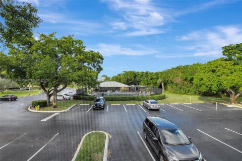 Copropriété à vendre à Deerfield Beach, Floride: 2 chambres, 82.4 m2 № 1977318 - photo 25