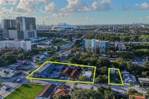 Commercial property in Miami, Florida № 1867416 - photo 9