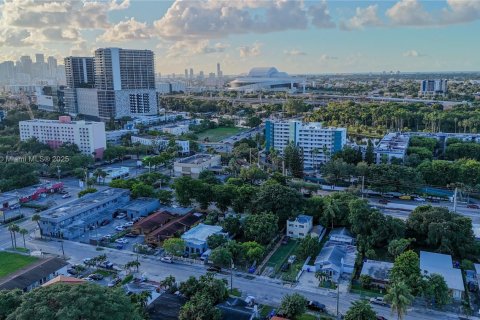 Commercial property in Miami, Florida № 1867416 - photo 3