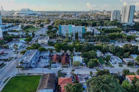 Commercial property in Miami, Florida № 1867416 - photo 4