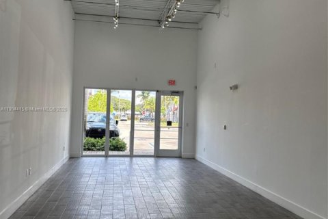 Купить коммерческую недвижимость в Купер-Сити, Флорида № 1956343 - фото 2