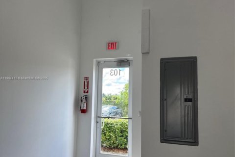 Купить коммерческую недвижимость в Купер-Сити, Флорида № 1956343 - фото 3