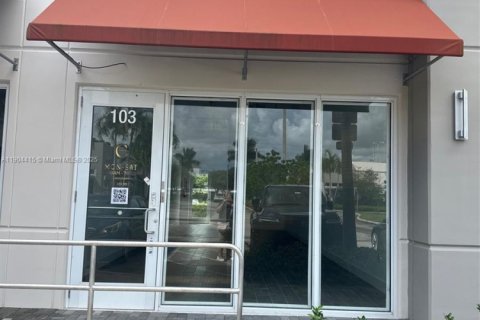 Купить коммерческую недвижимость в Купер-Сити, Флорида № 1956343 - фото 1