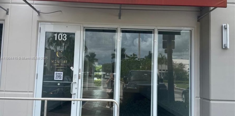 Коммерческая недвижимость в Купер-Сити, Флорида № 1956343