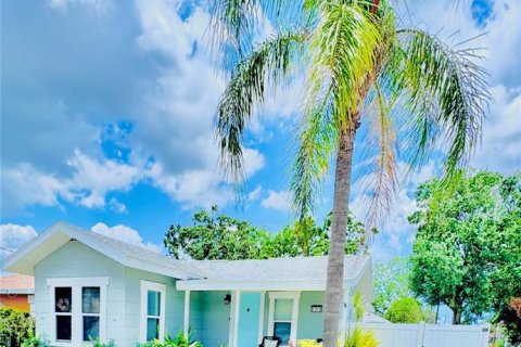 House in Tampa, Florida 3 bedrooms, 120.87 sq.m. № 1899135 - photo 13