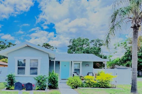 House in Tampa, Florida 3 bedrooms, 120.87 sq.m. № 1899135 - photo 12