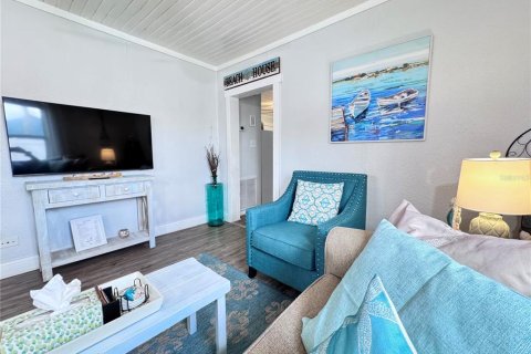 House in Tampa, Florida 3 bedrooms, 120.87 sq.m. № 1899135 - photo 7
