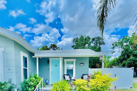 House in Tampa, Florida 3 bedrooms, 120.87 sq.m. № 1899135 - photo 2