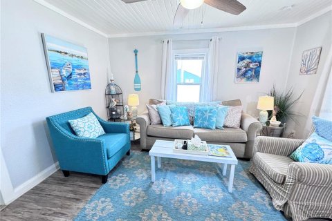 House in Tampa, Florida 3 bedrooms, 120.87 sq.m. № 1899135 - photo 9